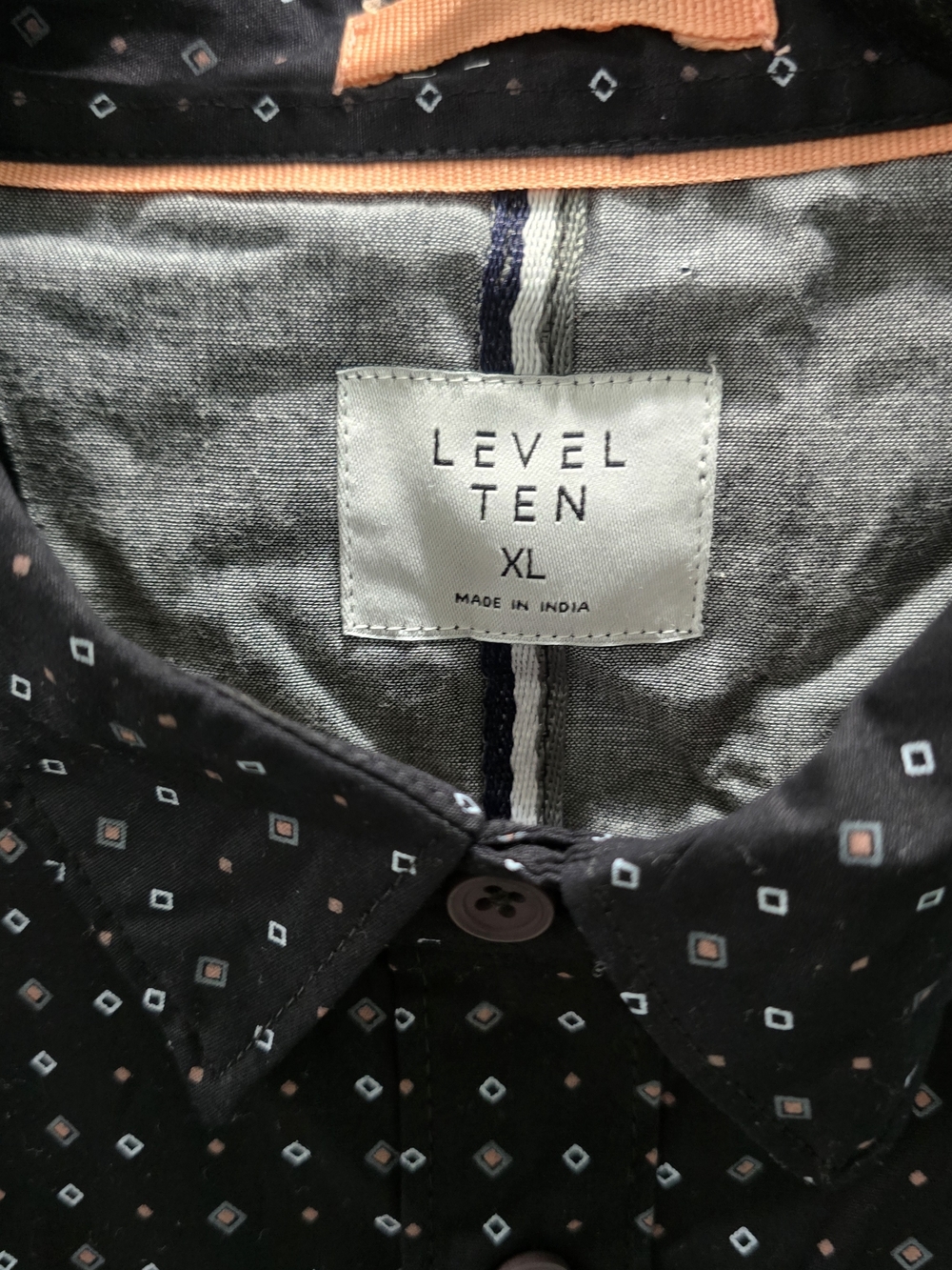Men's Black Short-Sleeve Button-Down Shirt with Micro Dot Pattern - Picture 2 of 6